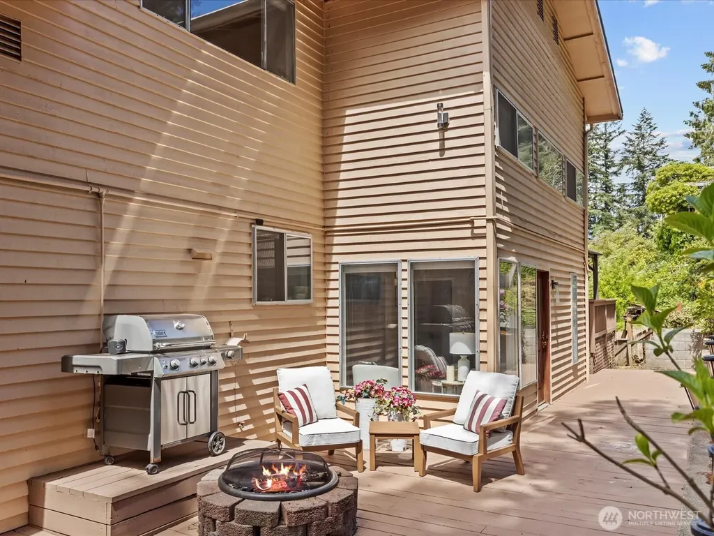 2540 E Phinney Bay Place Bremerton WA 98312