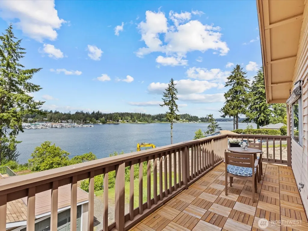 2540 E Phinney Bay Place Bremerton WA 98312