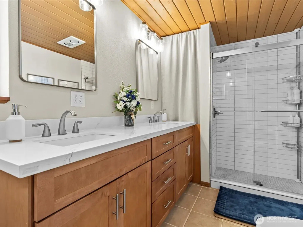 2540 E Phinney Bay Place Bremerton WA 98312