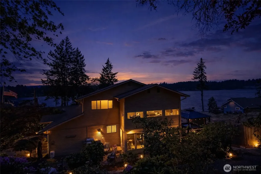 2540 E Phinney Bay Place Bremerton WA 98312