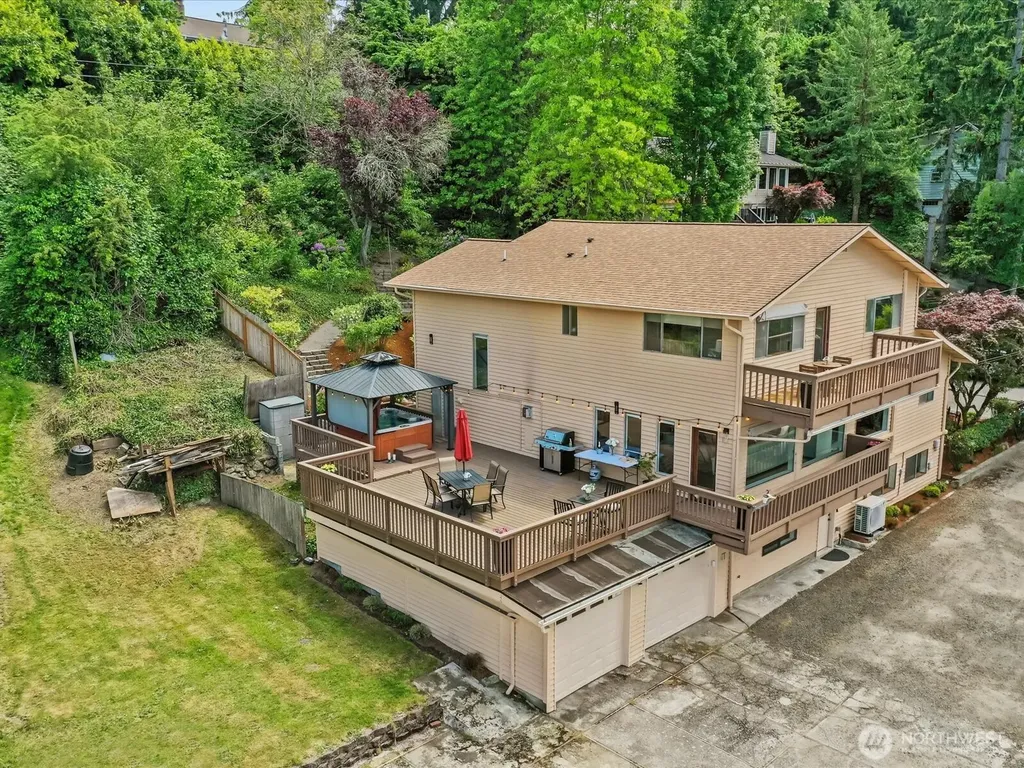 2540 E Phinney Bay Place Bremerton WA 98312
