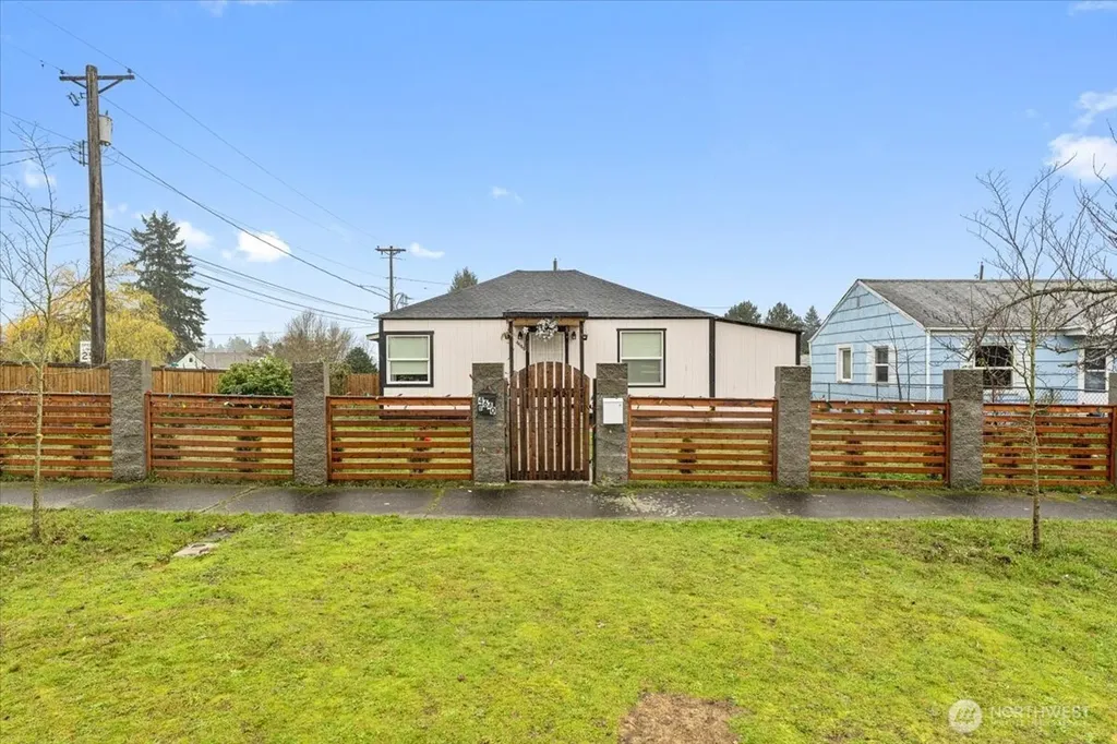 4640 E G Street Tacoma WA 98404