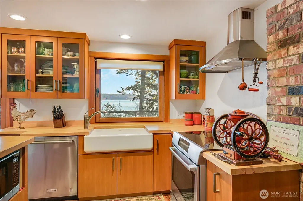 18404 Dr Joe Road La Conner WA 98257