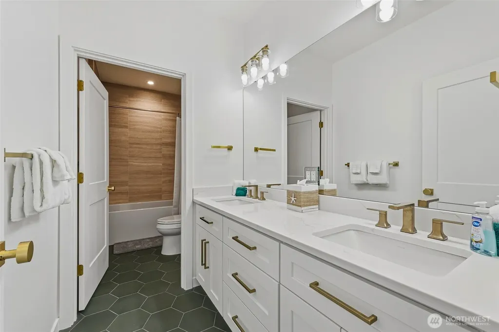 1409 S Cohasset Crest Westport WA 98595
