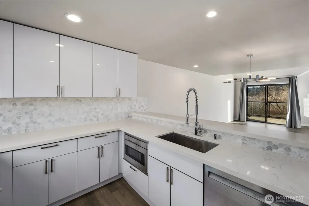 6121 NE 175th Street Kenmore WA 98028