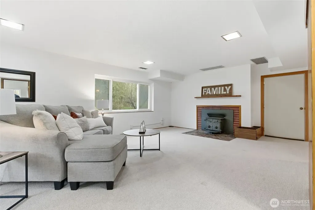 22628 Holgar Court NE Poulsbo WA 98370