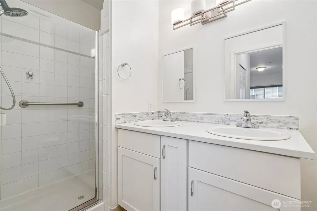 3221 SW Avalon Way Seattle WA 98126