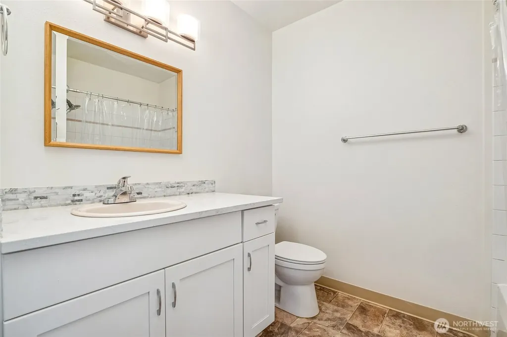 3221 SW Avalon Way Seattle WA 98126