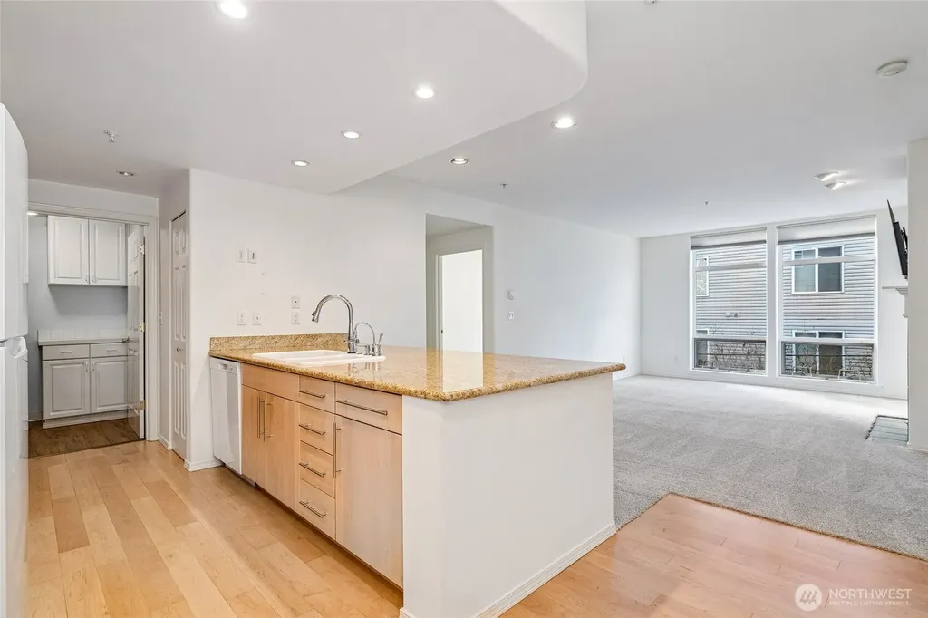 3221 SW Avalon Way Seattle WA 98126