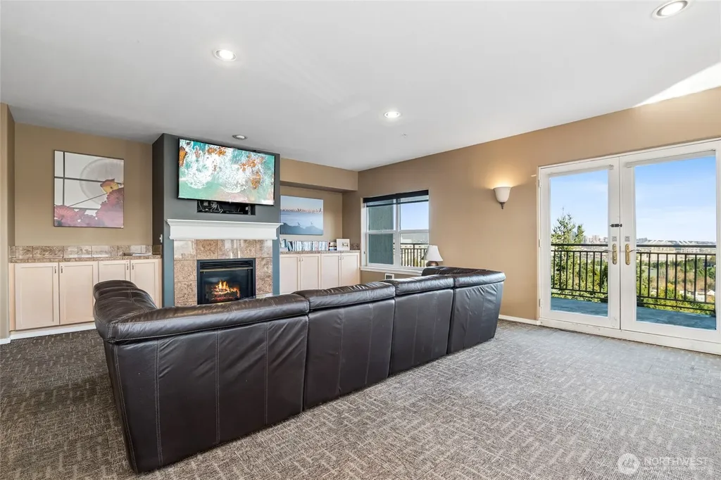 3221 SW Avalon Way Seattle WA 98126