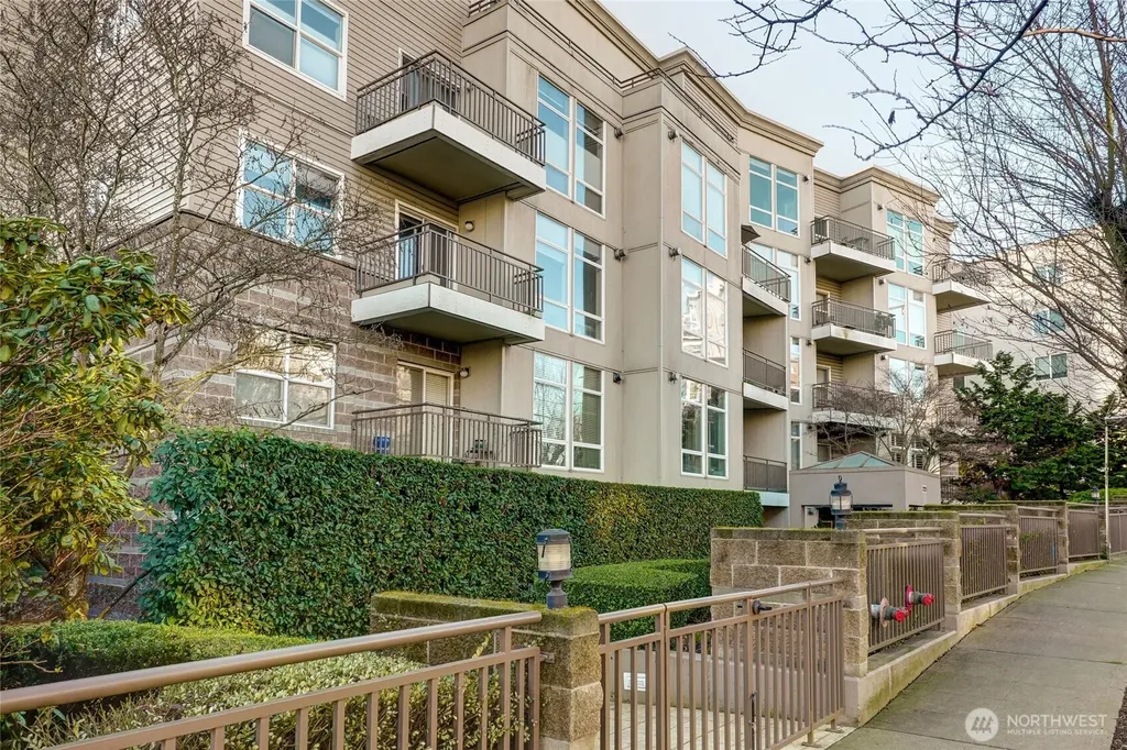3221 SW Avalon Way Seattle WA 98126