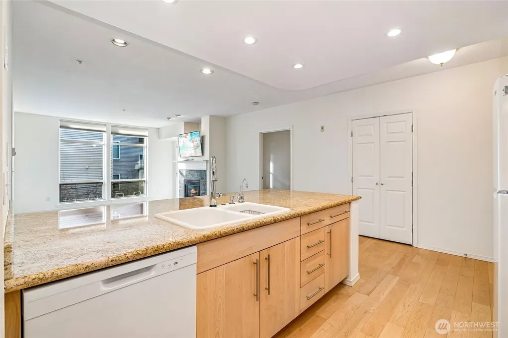 3221 SW Avalon Way Seattle WA 98126