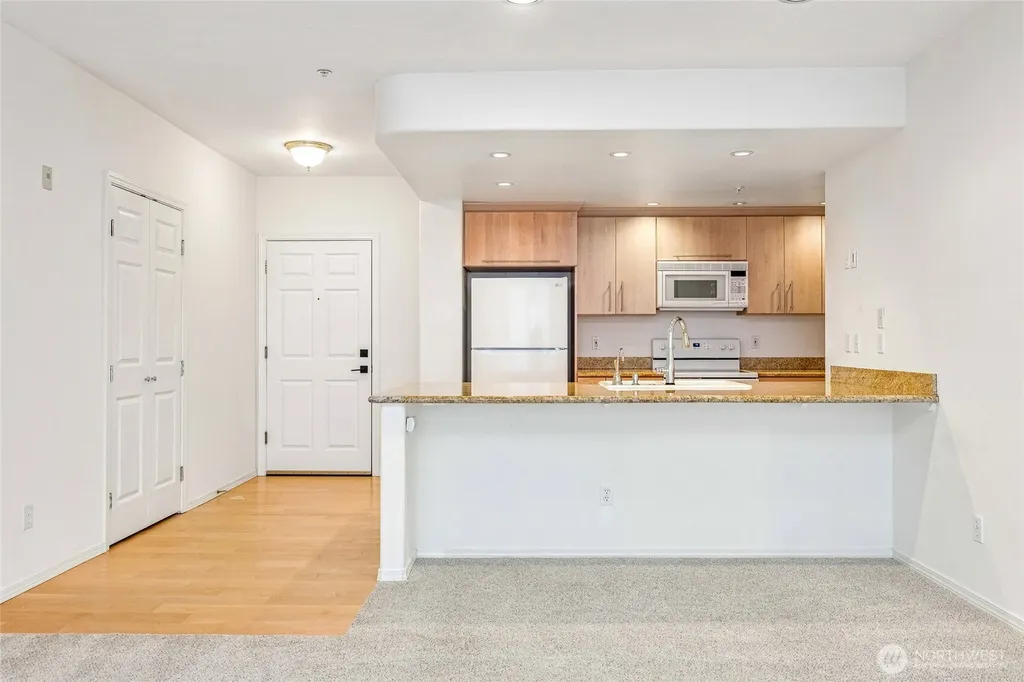 3221 SW Avalon Way Seattle WA 98126