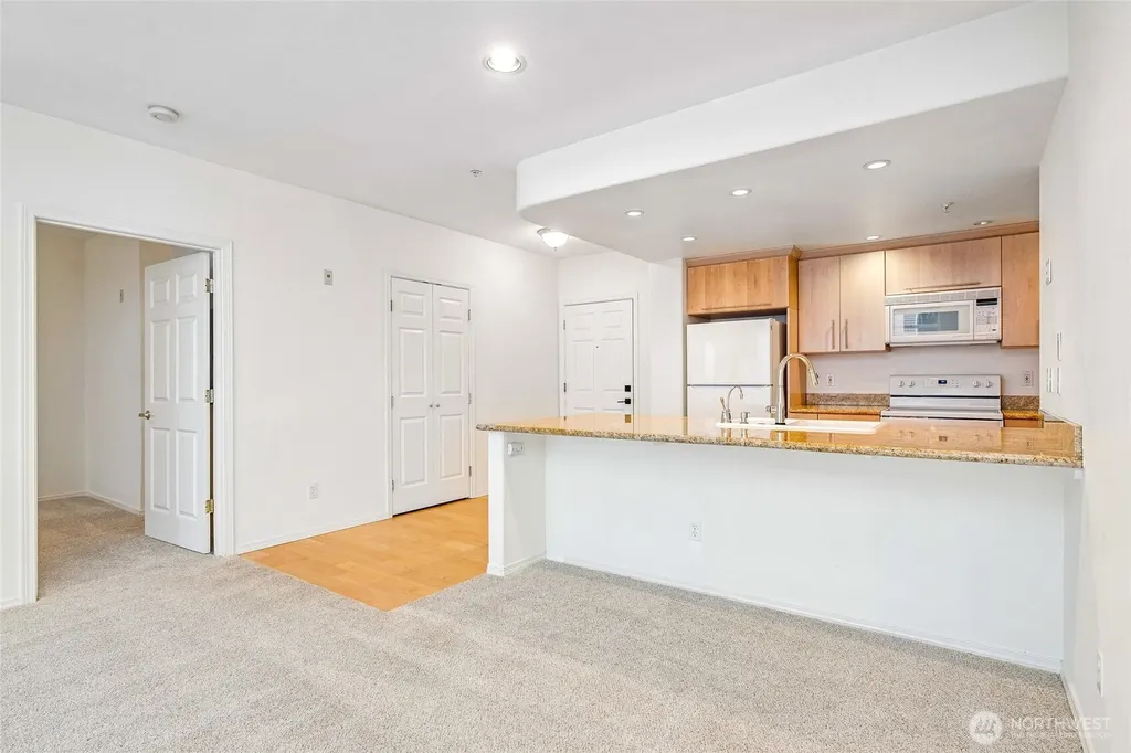 3221 SW Avalon Way Seattle WA 98126