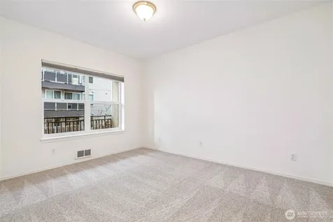 3221 SW Avalon Way Seattle WA 98126
