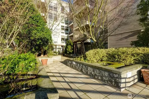3221 SW Avalon Way Seattle WA 98126
