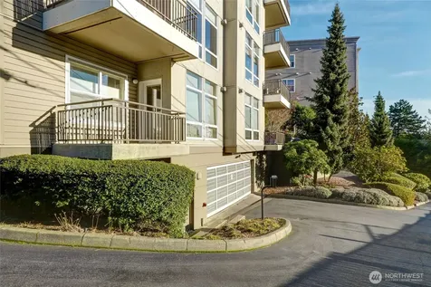 3221 SW Avalon Way Seattle WA 98126