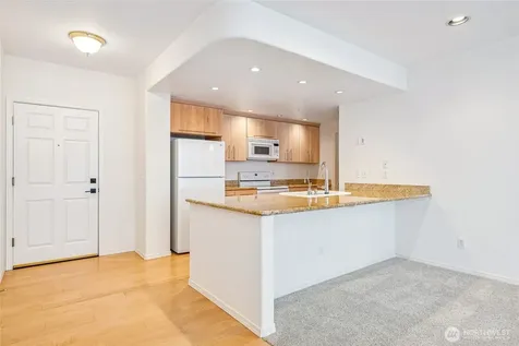 3221 SW Avalon Way Seattle WA 98126