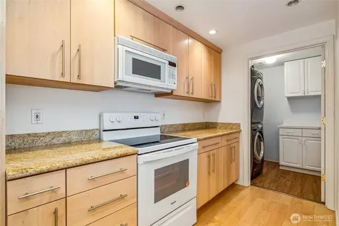 3221 SW Avalon Way Seattle WA 98126