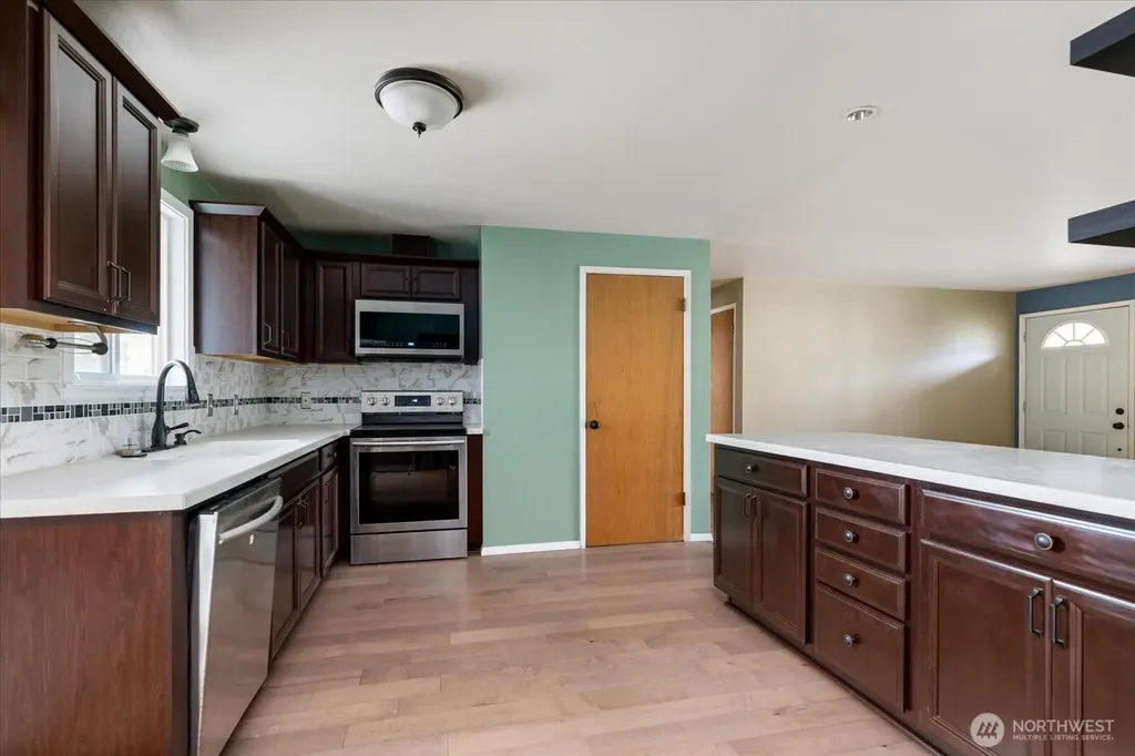1321 Orchard Loop Oak Harbor WA 98277