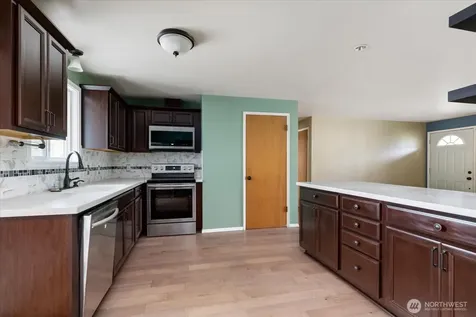 1321 Orchard Loop Oak Harbor WA 98277