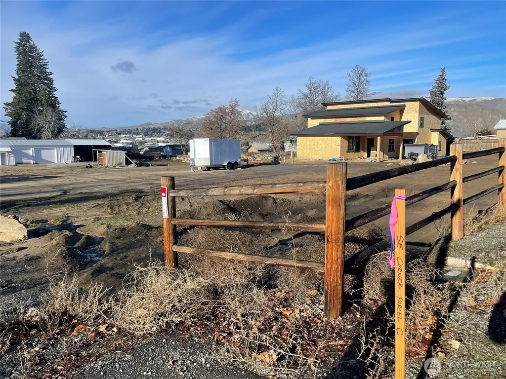 313 34th Street NW East Wenatchee WA 98802