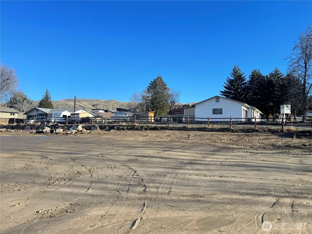 313 34th Street NW East Wenatchee WA 98802