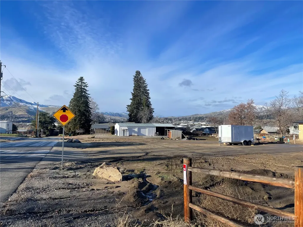 313 34th Street NW East Wenatchee WA 98802