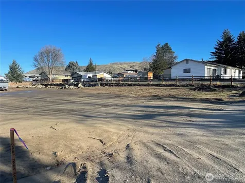 313 34th Street NW East Wenatchee WA 98802