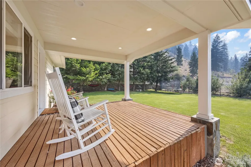 4621 Navarre Coulee Road Chelan WA 98816