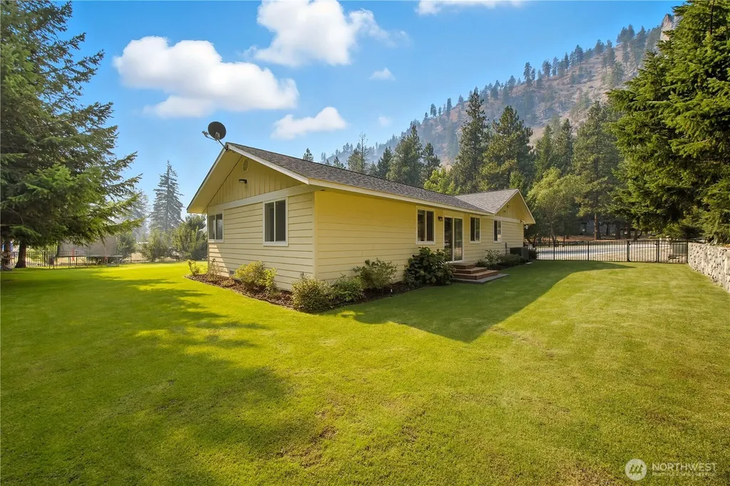 4621 Navarre Coulee Road Chelan WA 98816