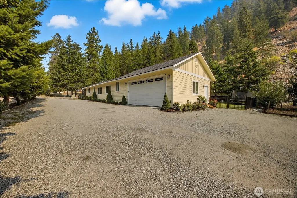 4621 Navarre Coulee Road Chelan WA 98816