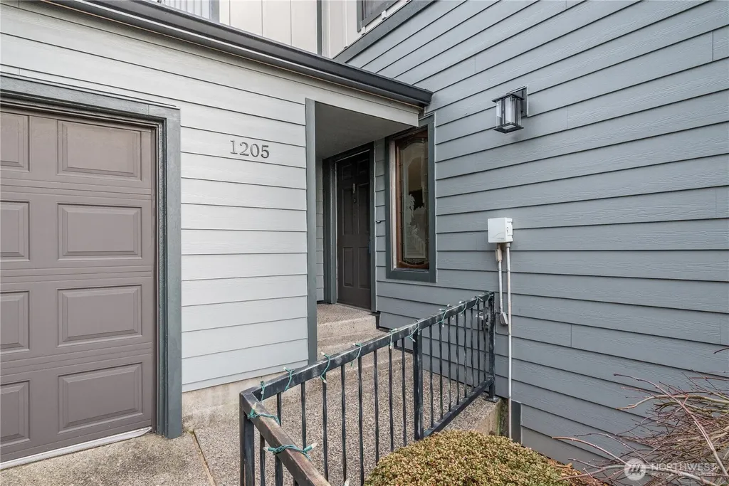 1205 Holly Street Kelso WA 98626
