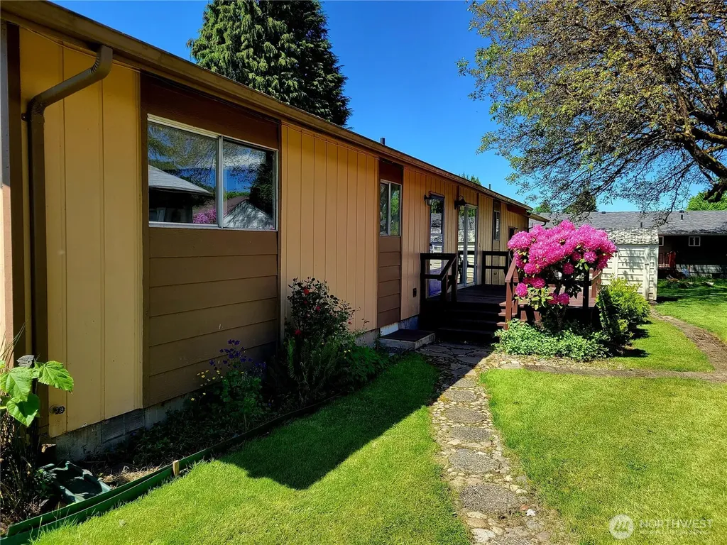 300 Maple Street Toledo WA 98591