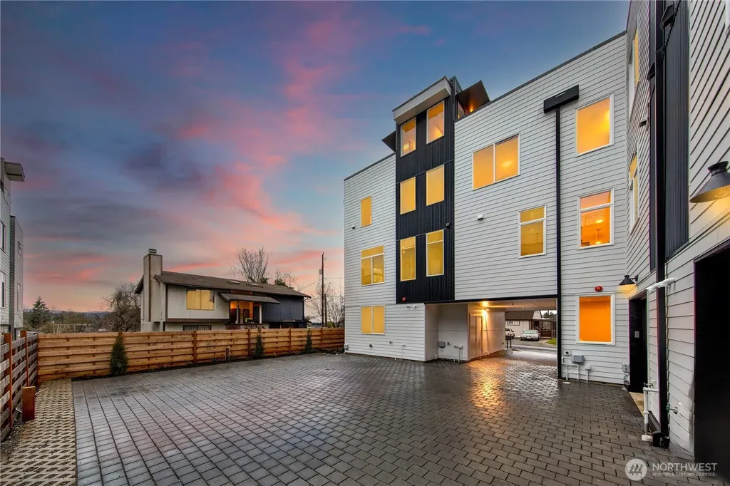 7560 43rd Avenue S Seattle WA 98118