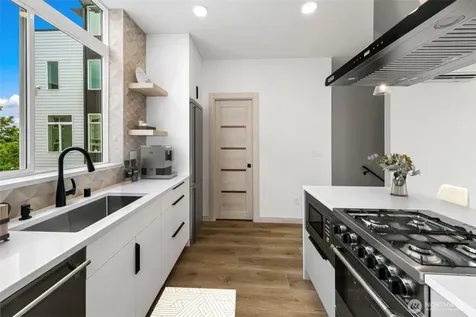 7560 43rd Avenue S Seattle WA 98118