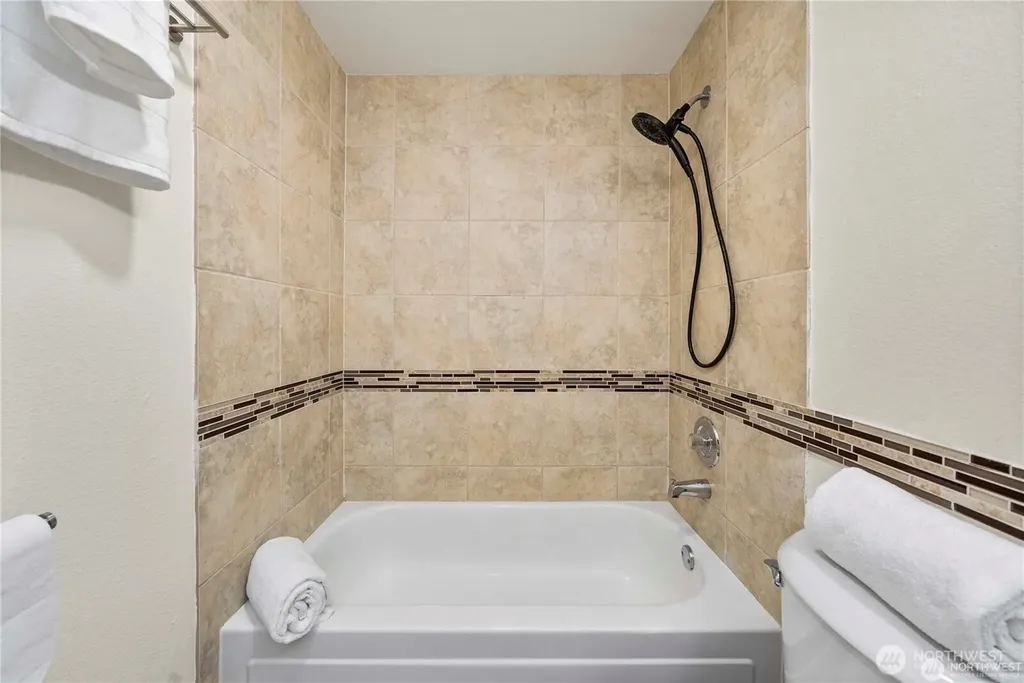 4831 Fauntleroy Way SW Seattle WA 98116