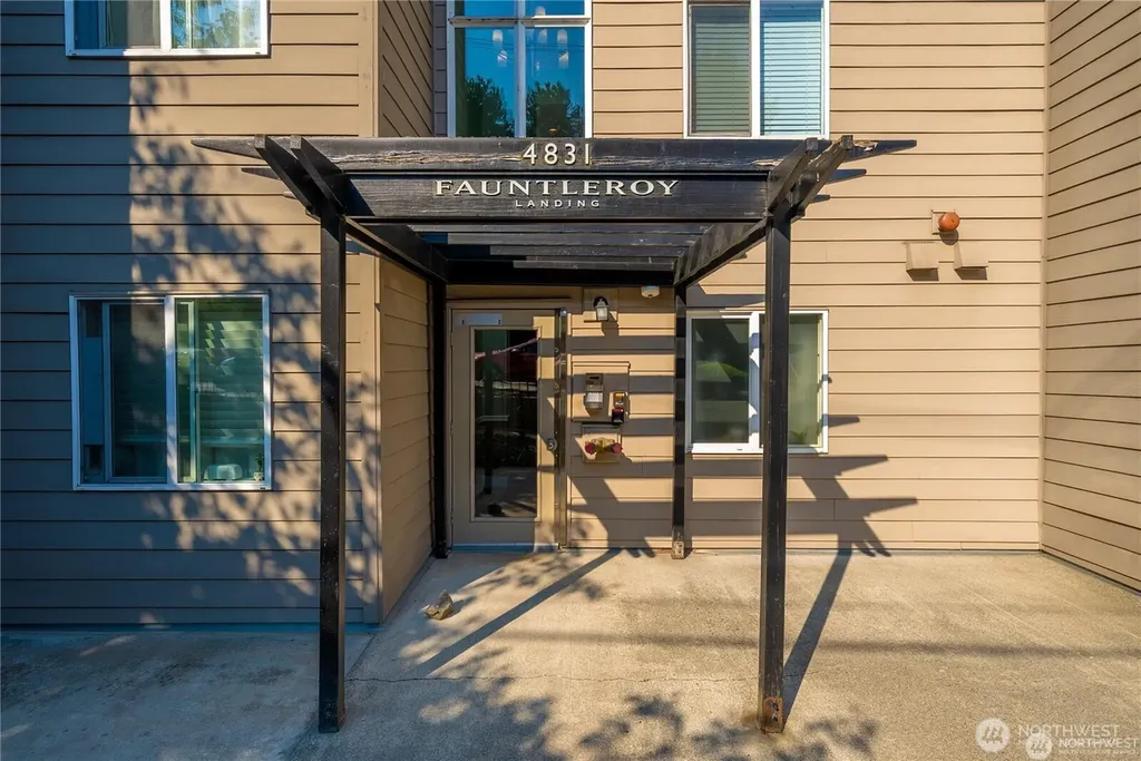 4831 Fauntleroy Way SW Seattle WA 98116