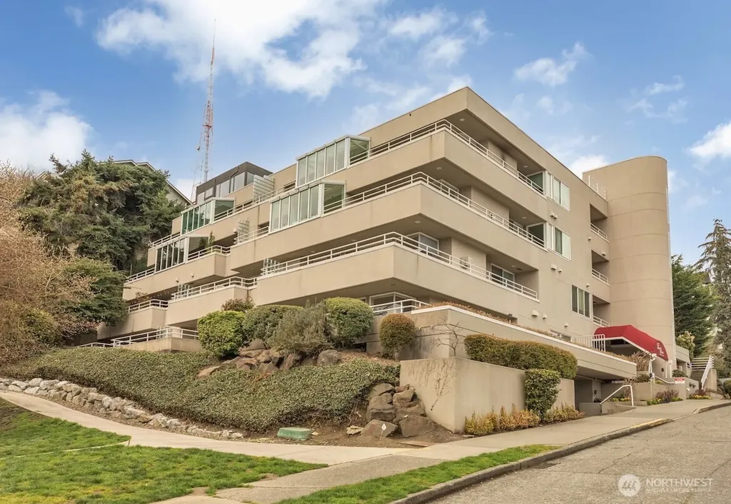 1231 5th Avenue N Seattle WA 98109