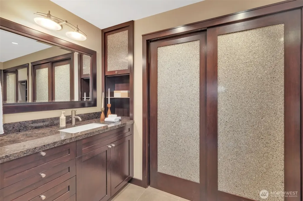 1231 5th Avenue N Seattle WA 98109