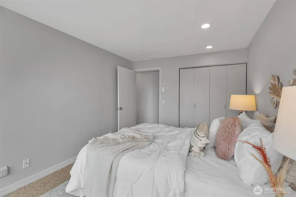 1231 5th Avenue N Seattle WA 98109