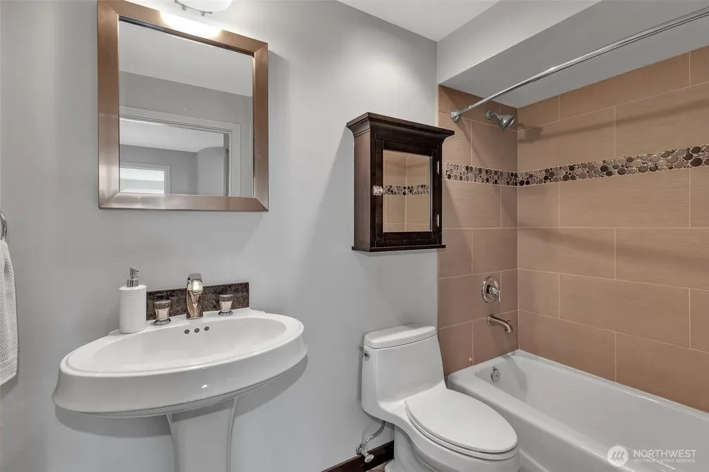 1231 5th Avenue N Seattle WA 98109