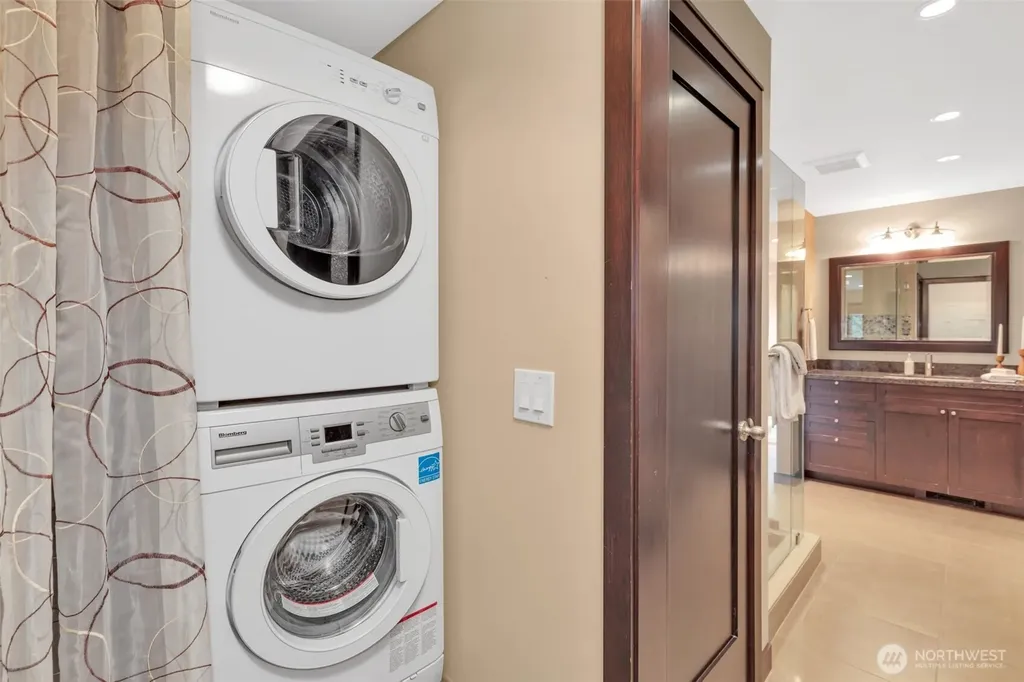 1231 5th Avenue N Seattle WA 98109