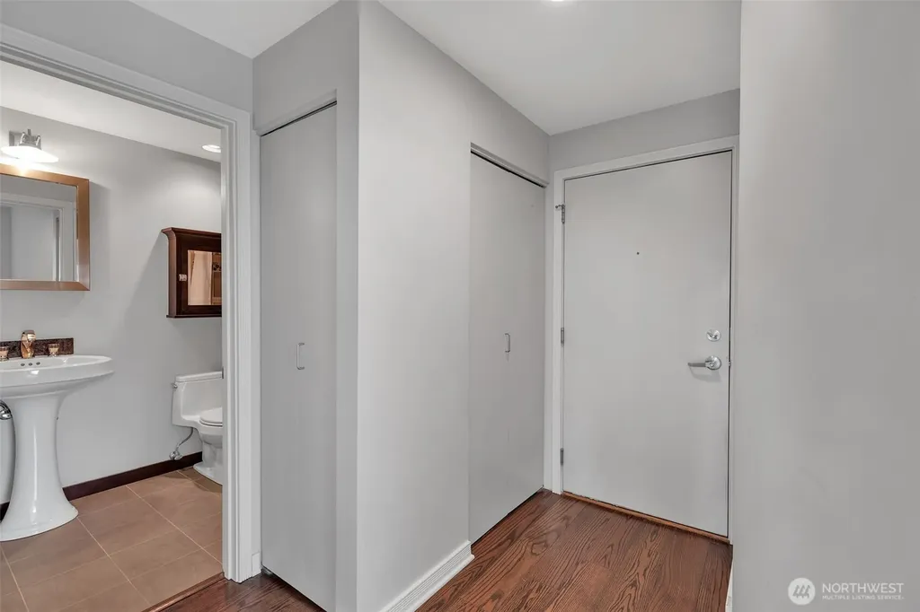 1231 5th Avenue N Seattle WA 98109
