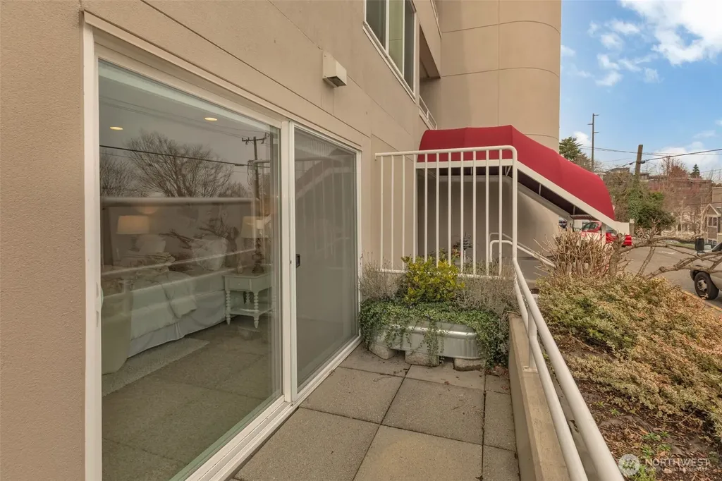 1231 5th Avenue N Seattle WA 98109