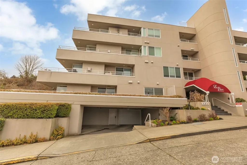 1231 5th Avenue N Seattle WA 98109
