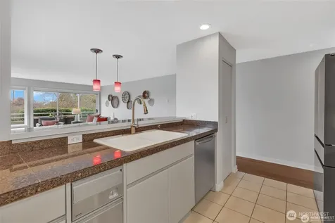 1231 5th Avenue N Seattle WA 98109
