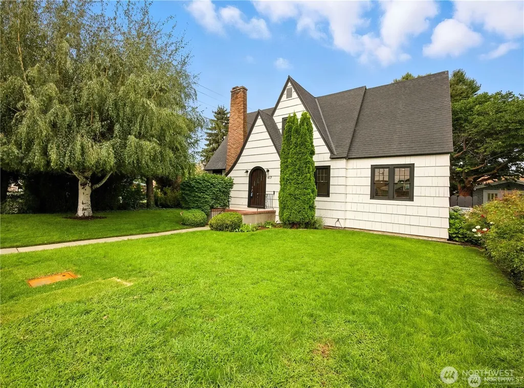 417 N Columbia Street Chelan WA 98816