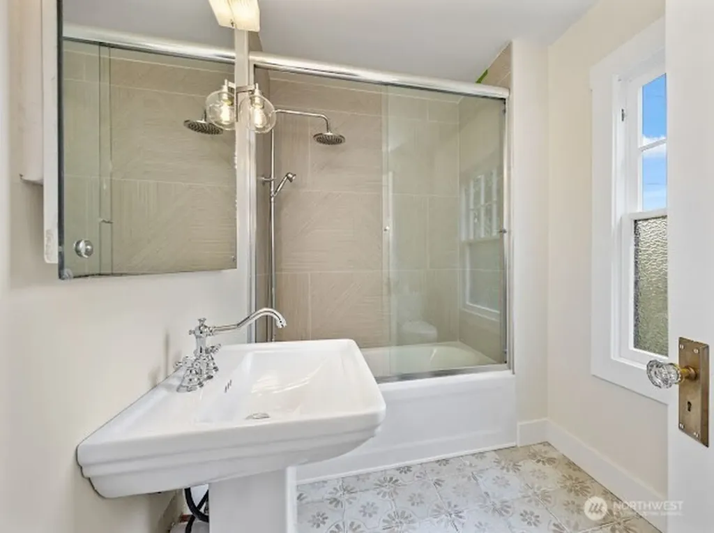417 N Columbia Street Chelan WA 98816