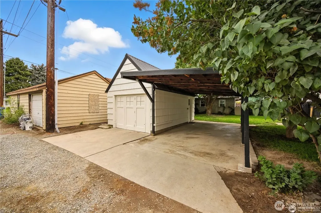 417 N Columbia Street Chelan WA 98816